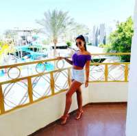 Genç vücut hatları olan Hazel