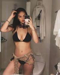 Göğüslerini yalayacağınız Dilara